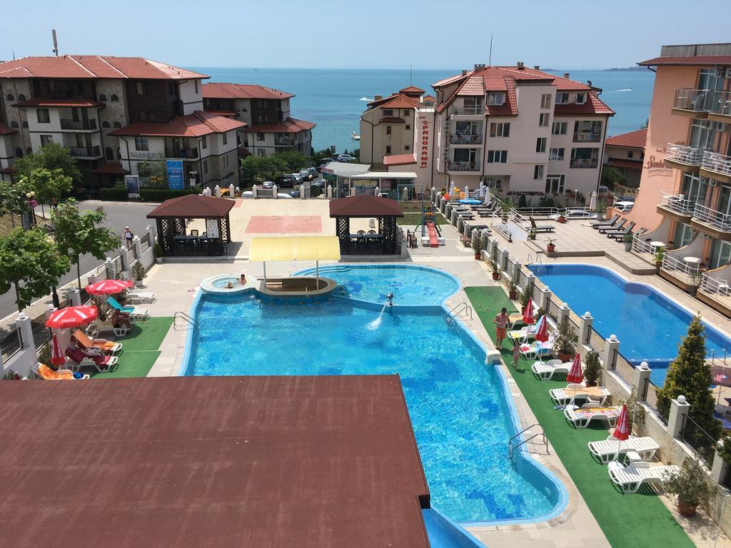 Hotel Corona سفيتي فلاس المظهر الخارجي الصورة