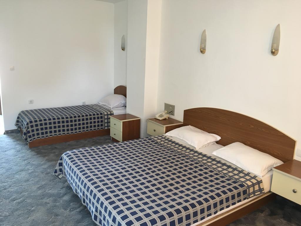 Hotel Corona سفيتي فلاس المظهر الخارجي الصورة