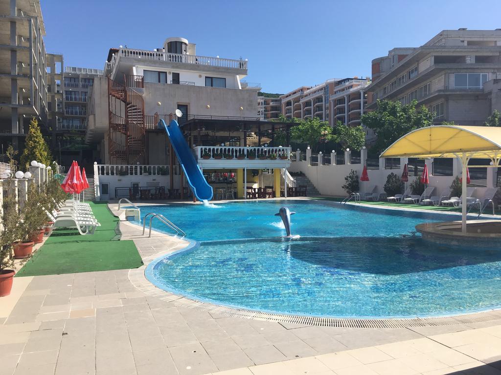 Hotel Corona سفيتي فلاس المظهر الخارجي الصورة